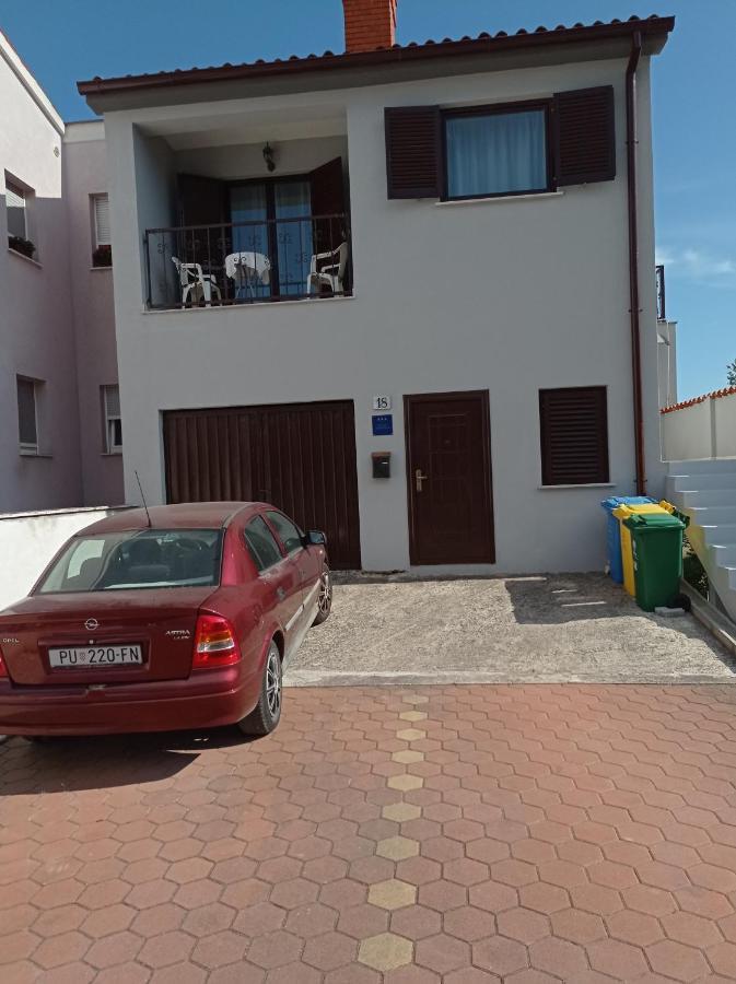 "Sunny" - Studio Apartment Pula Exterior photo